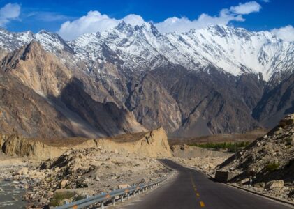 Karakoram Yolu: Bulutların ve Kayaların Gölgesinde Asya’nın Kadim Geçidi